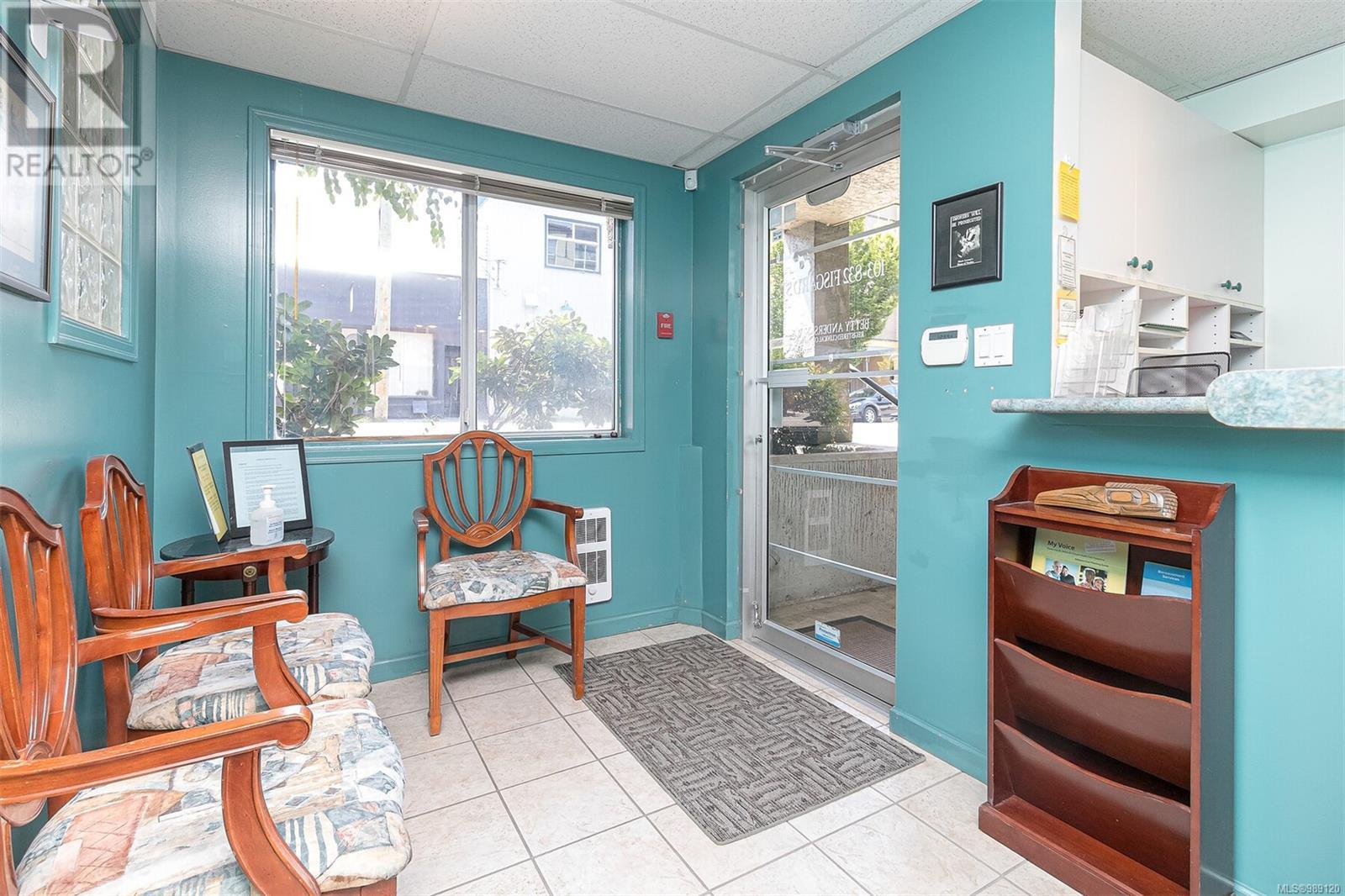 102 & 103 832 Fisgard St Property Photo 30