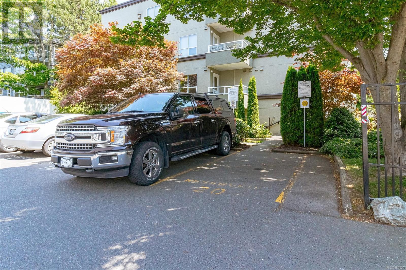102 & 103 832 Fisgard St Property Photo 46