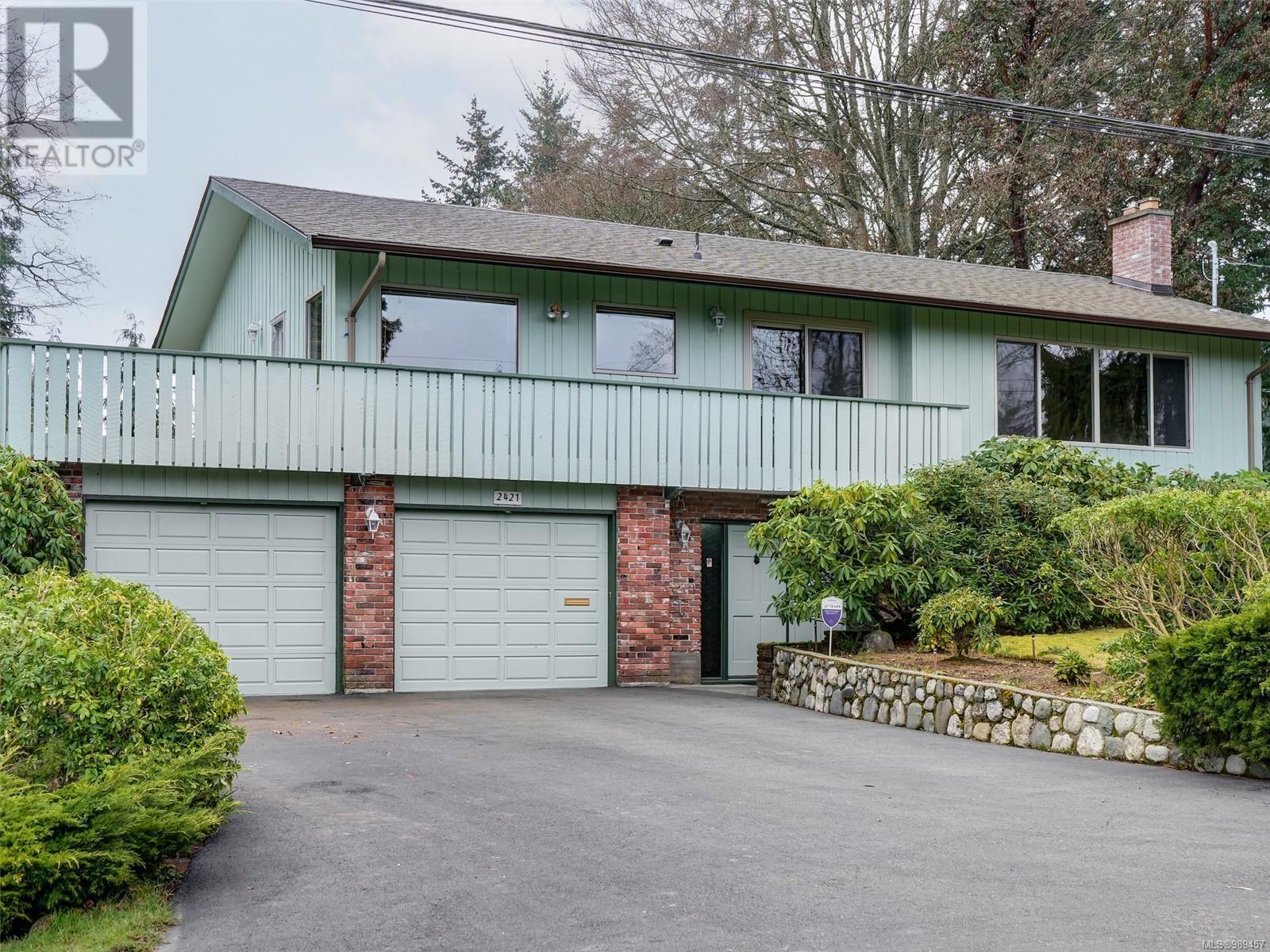 2421 Meadowland Dr Property Photo