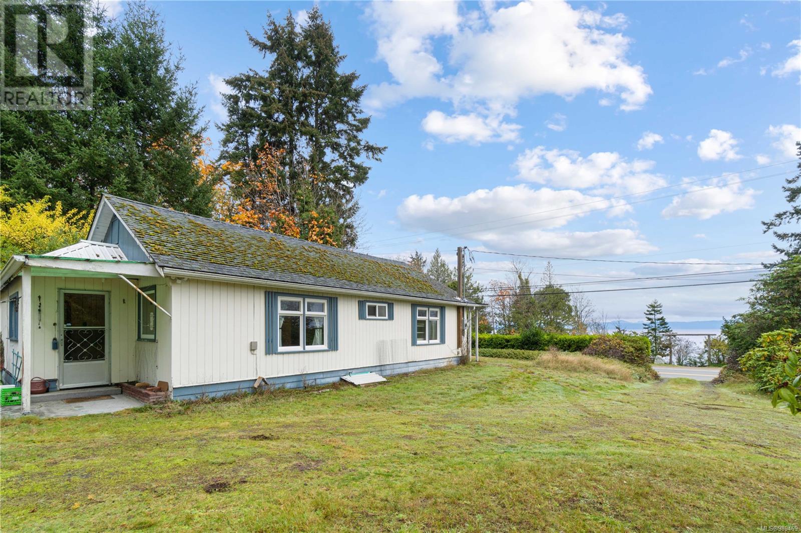 6850 Island Hwy W Property Photo