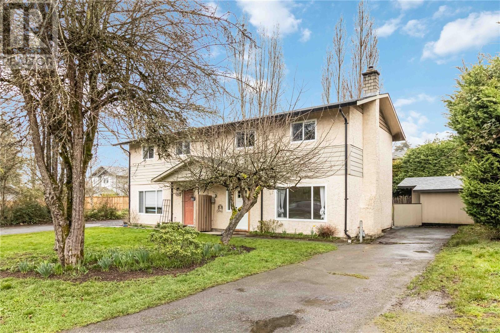 1074 Clarke Rd Property Photo