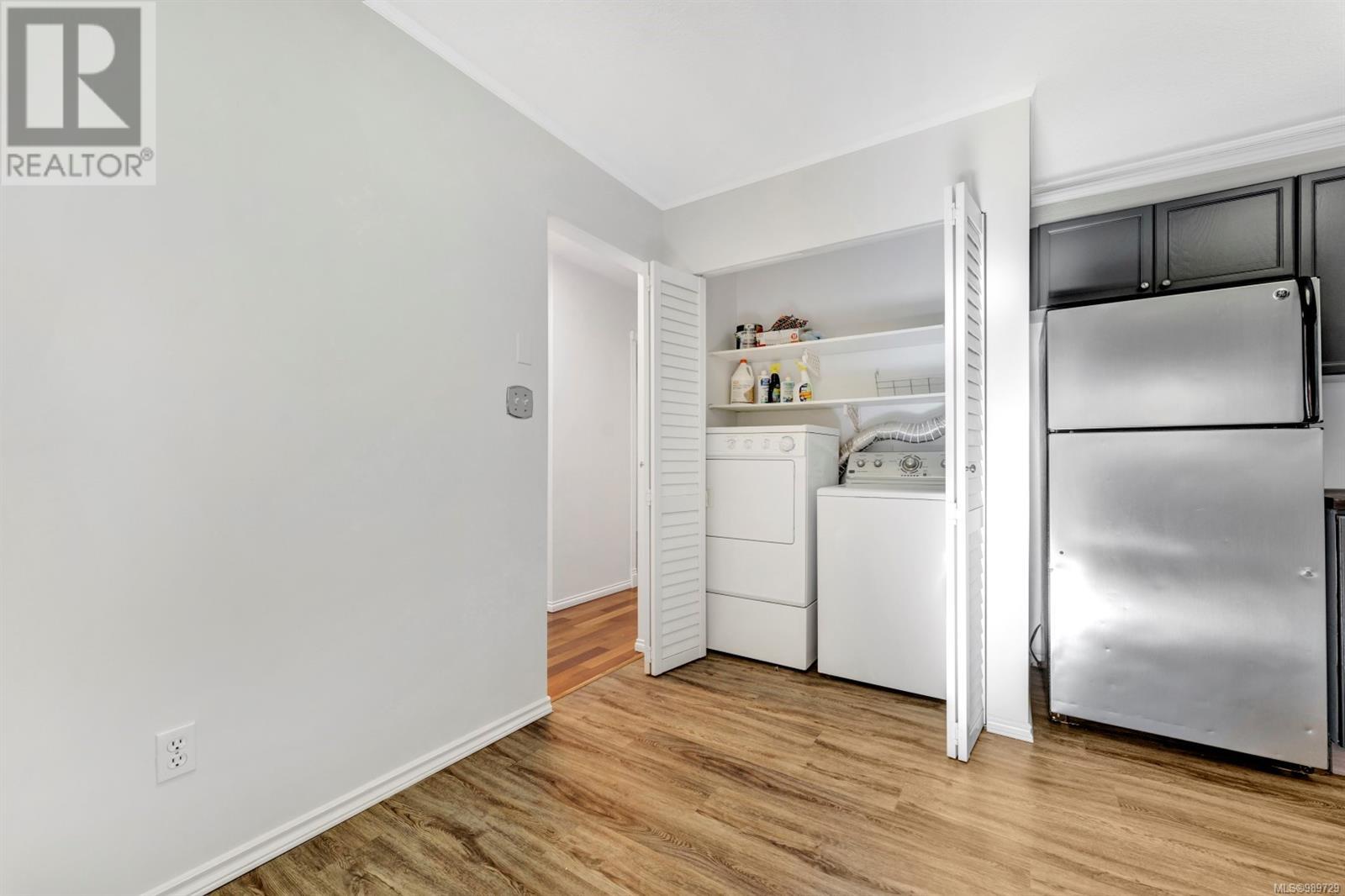 711 Starling Pl Property Photo 17