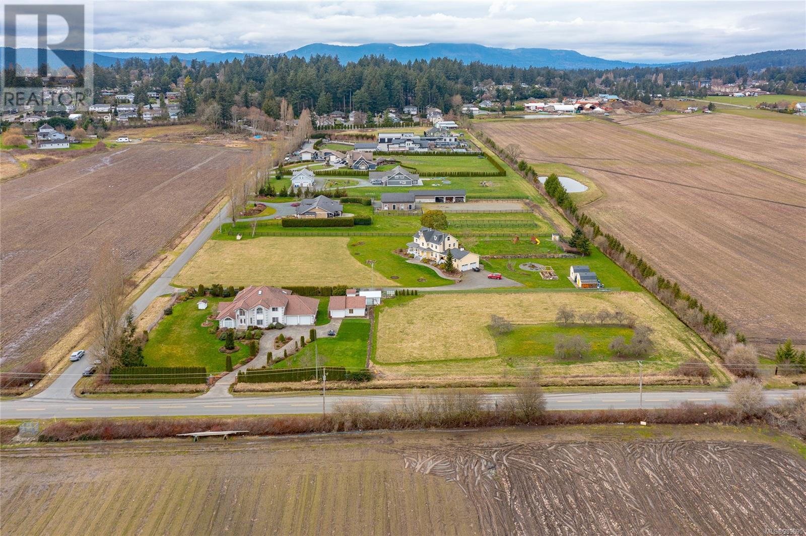 7380 Central Saanich Rd Property Photo