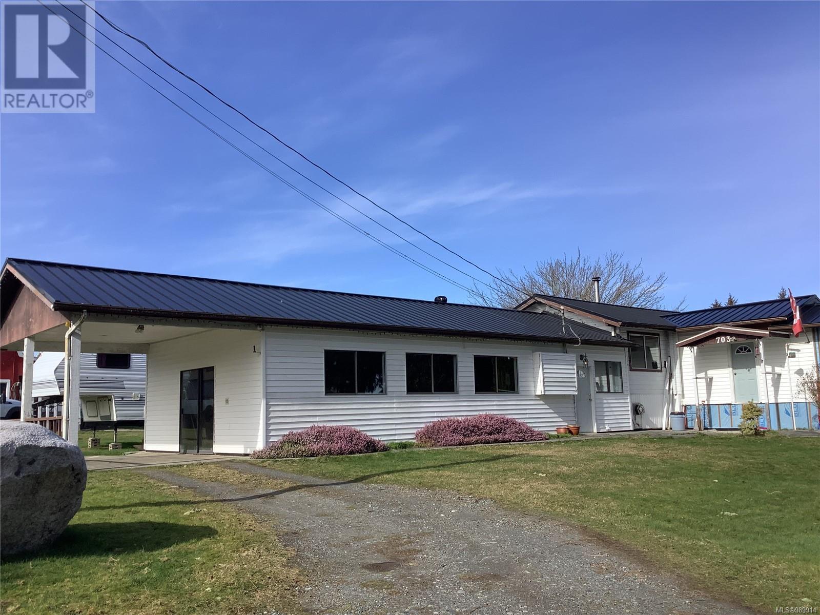 703 Larch St Property Photo
