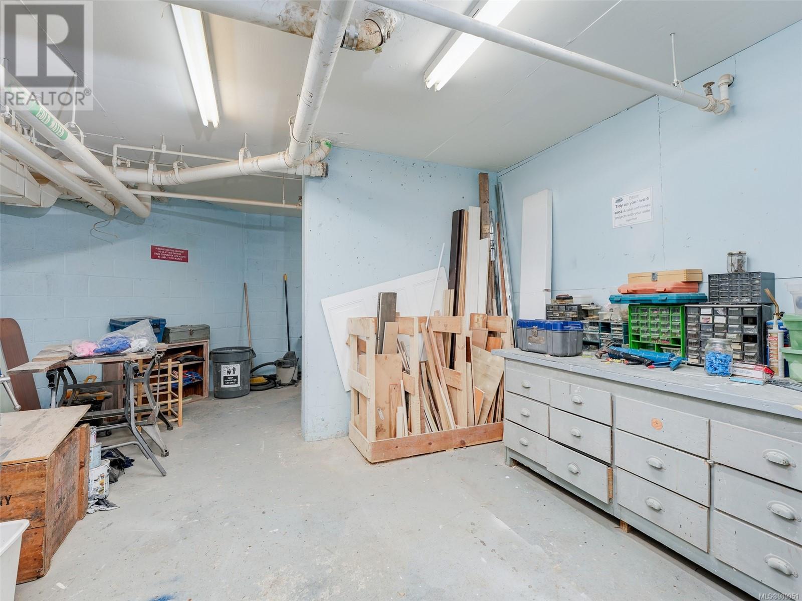 202 325 Maitland St Property Photo 24