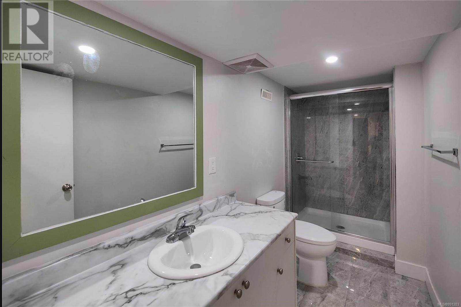 18 Gillespie St S Property Photo 12