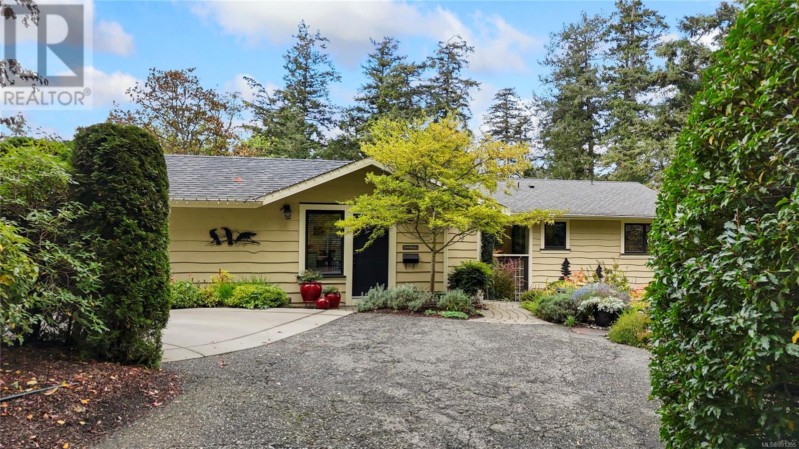 10841 Deep Cove Rd Property Photo