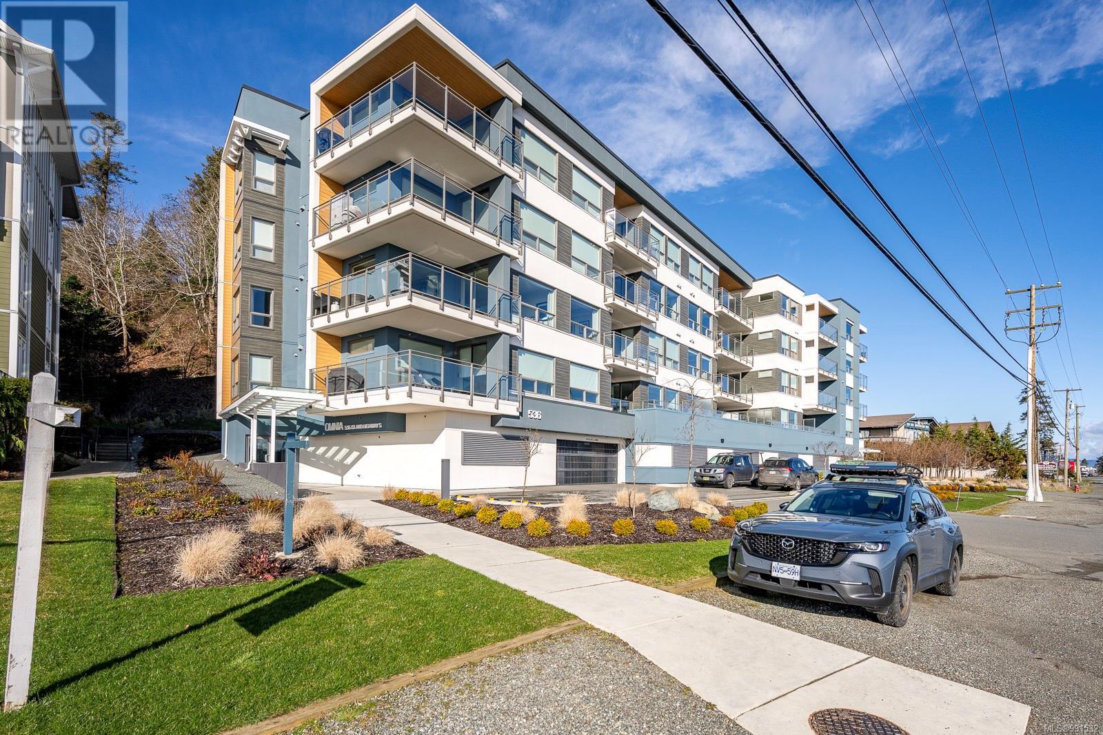 536 Island Highway #301 Property Photo 1