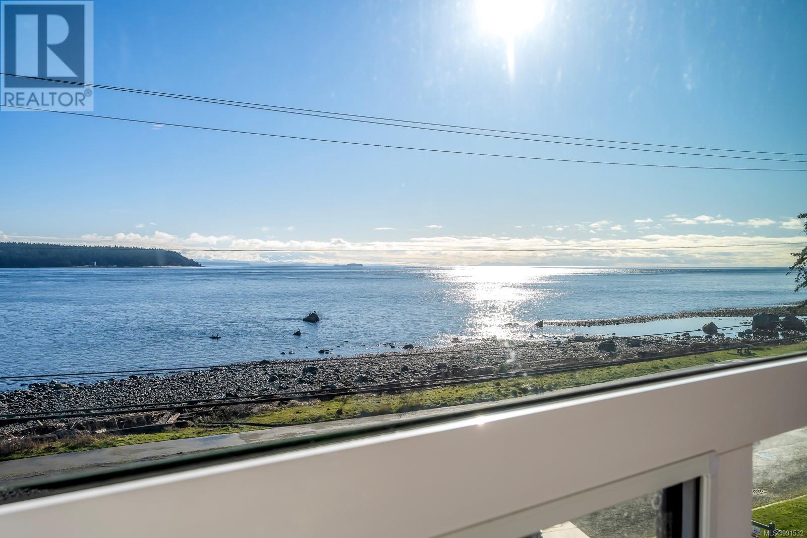 536 Island Highway #301 Property Photo 2