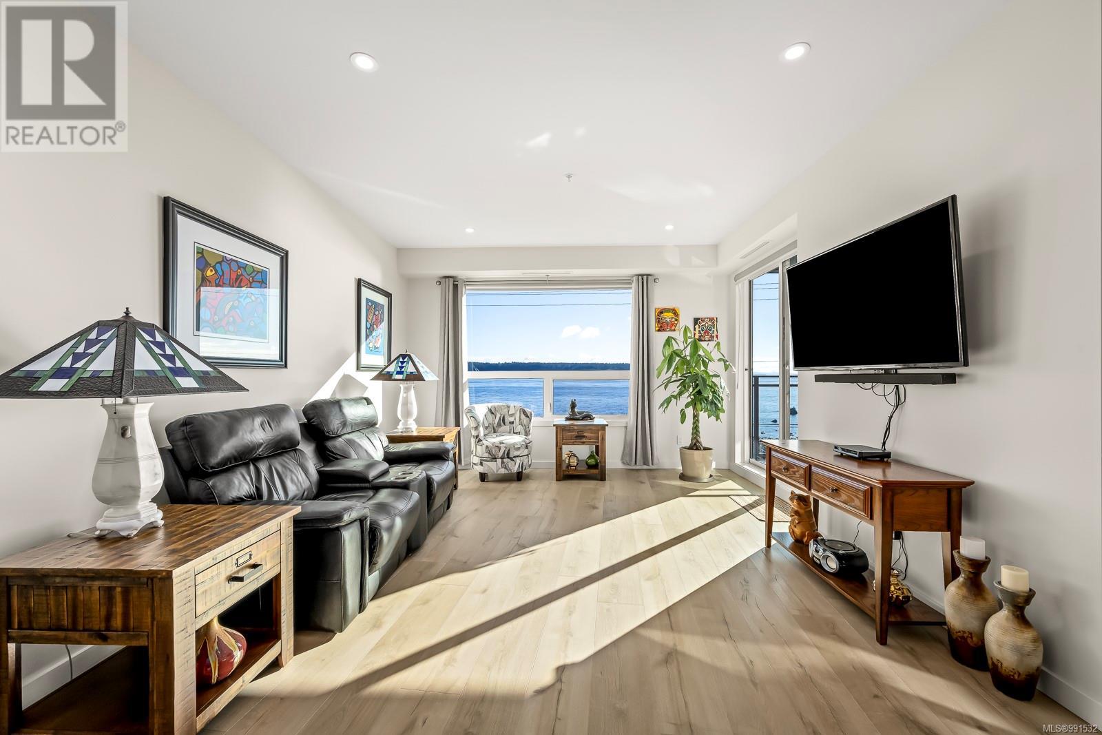 536 Island Highway #301 Property Photo 9