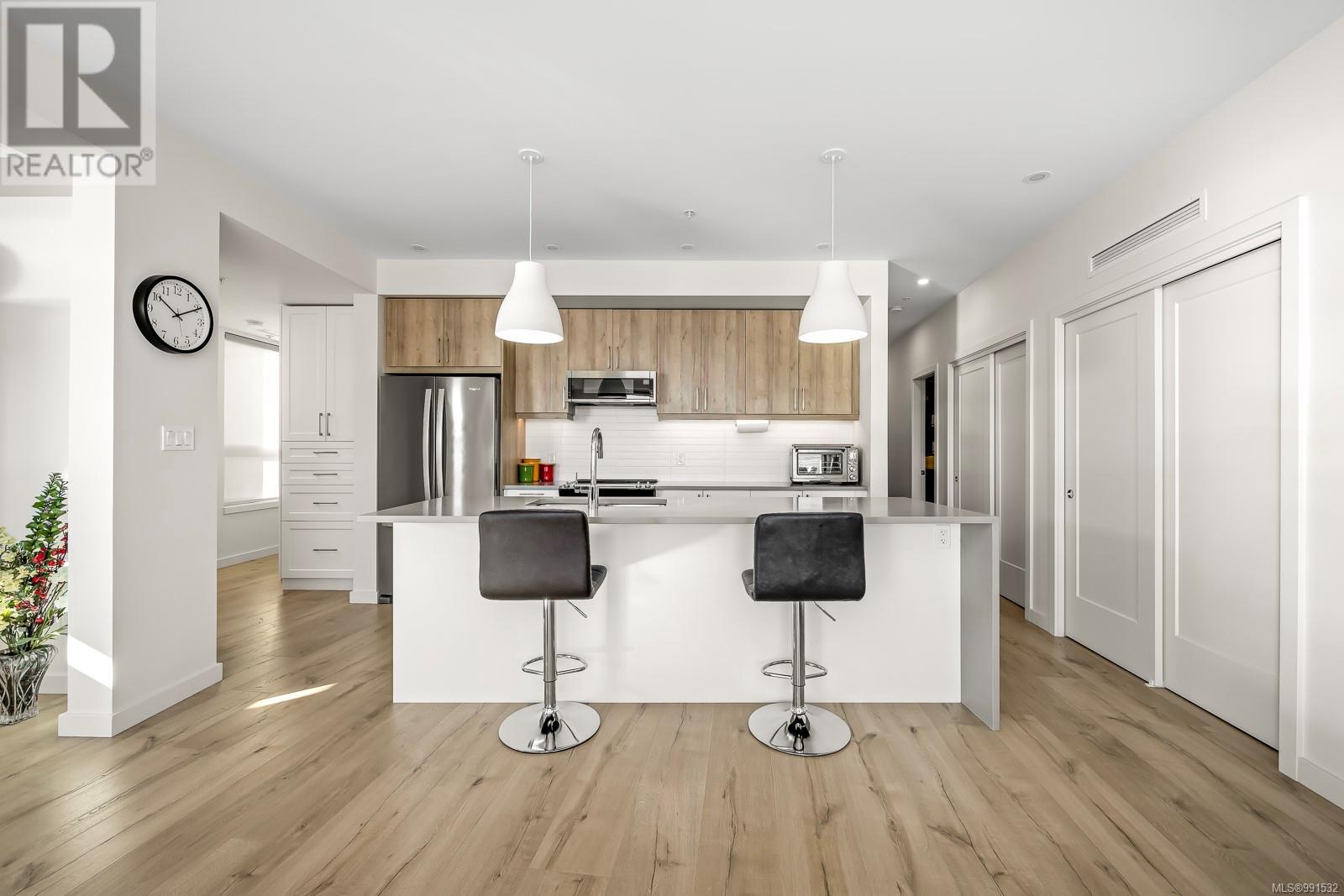 536 Island Highway #301 Property Photo 10