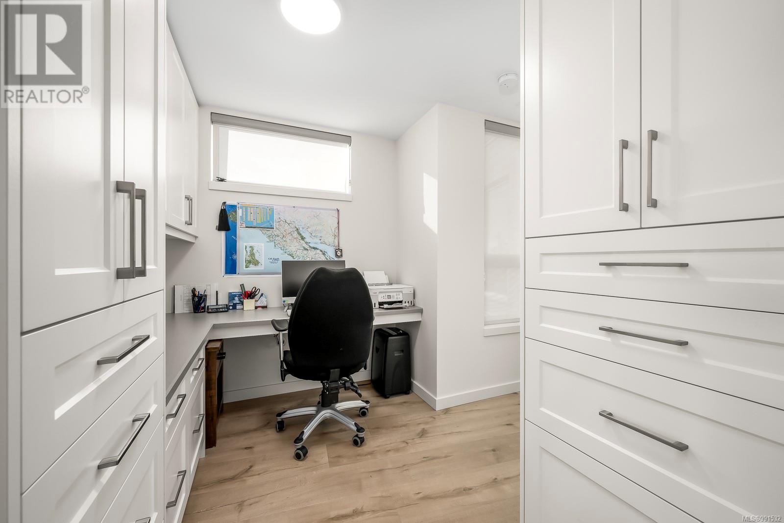 536 Island Highway #301 Property Photo 12