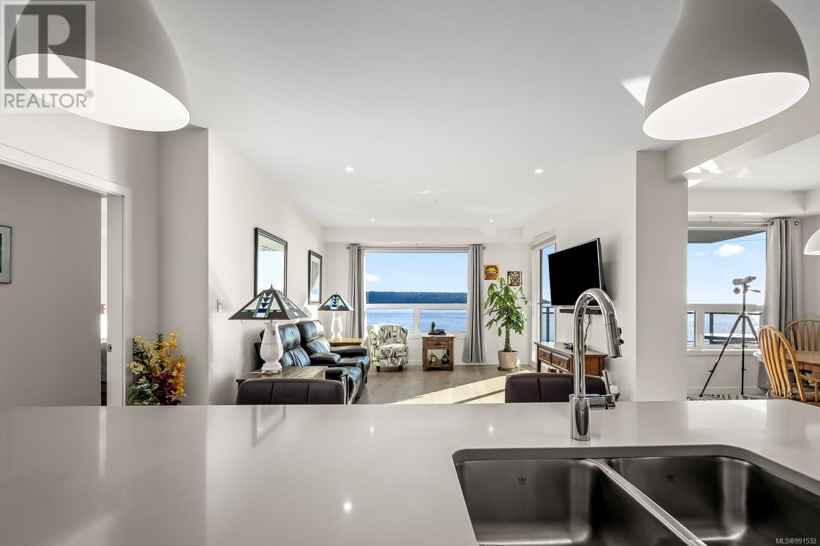 536 Island Highway #301 Property Photo 13