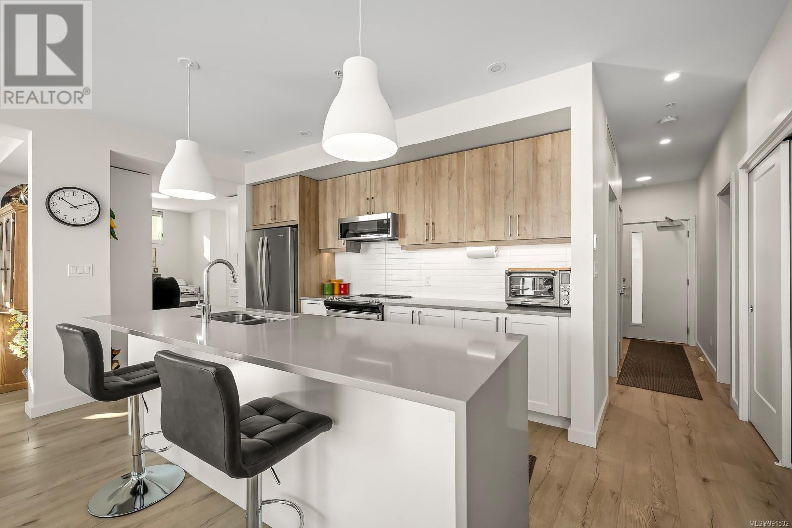 536 Island Highway #301 Property Photo 15