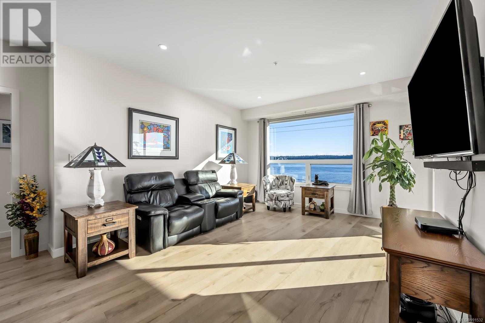 536 Island Highway #301 Property Photo 19