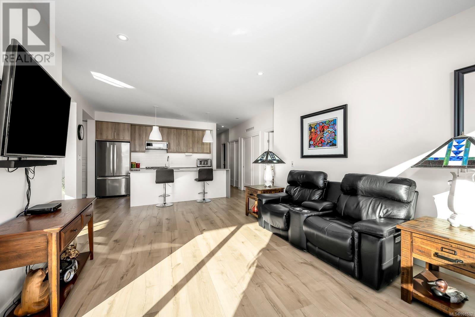 536 Island Highway #301 Property Photo 20