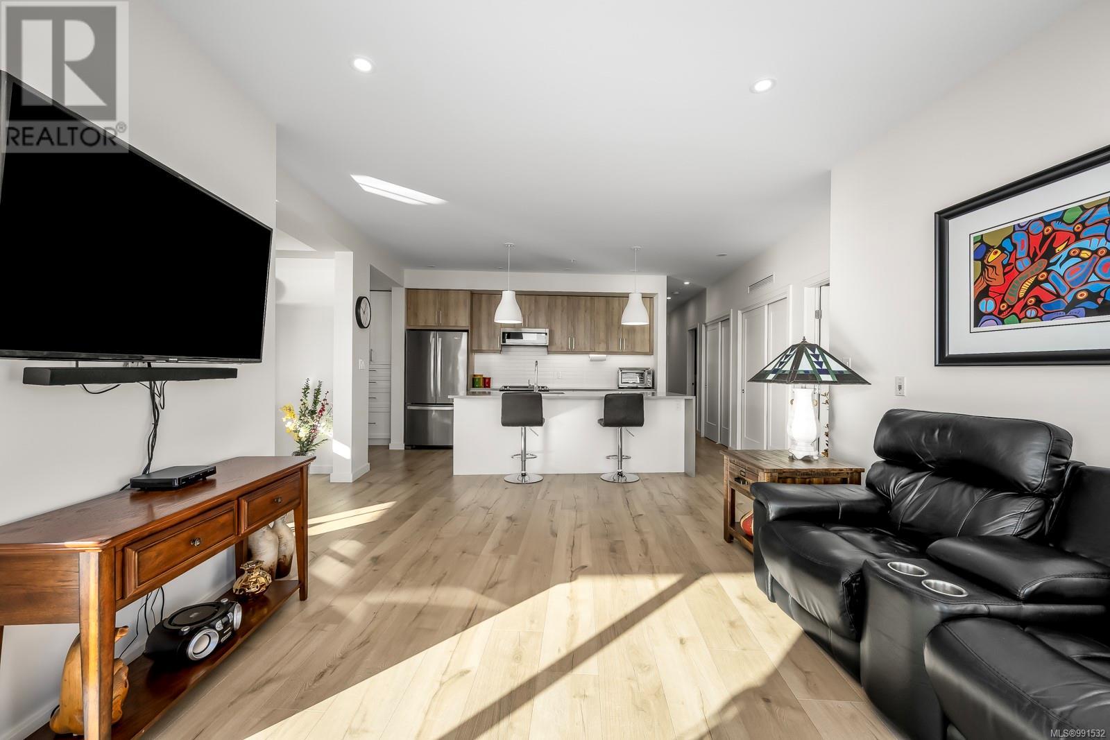 536 Island Highway #301 Property Photo 21