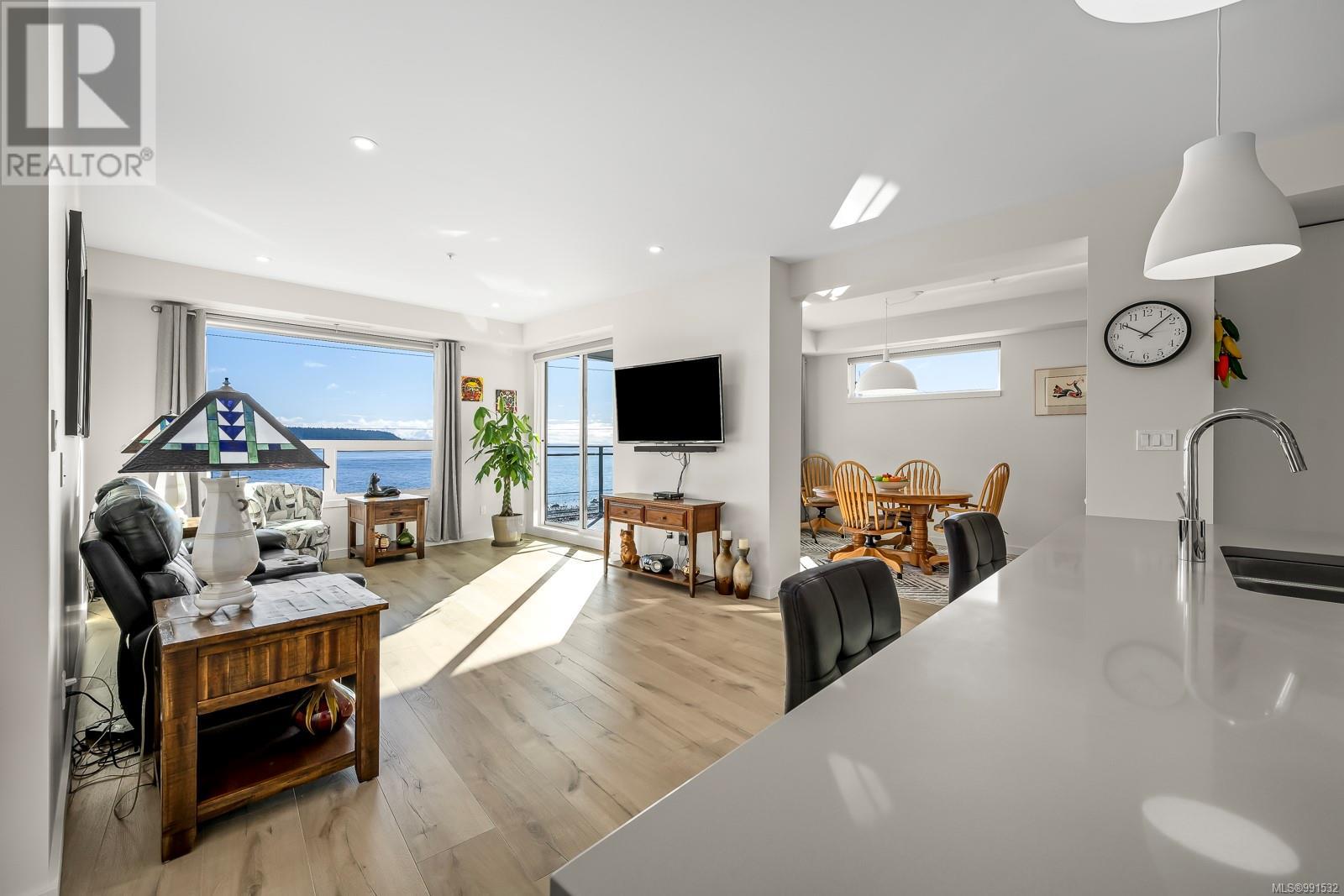 536 Island Highway #301 Property Photo 23