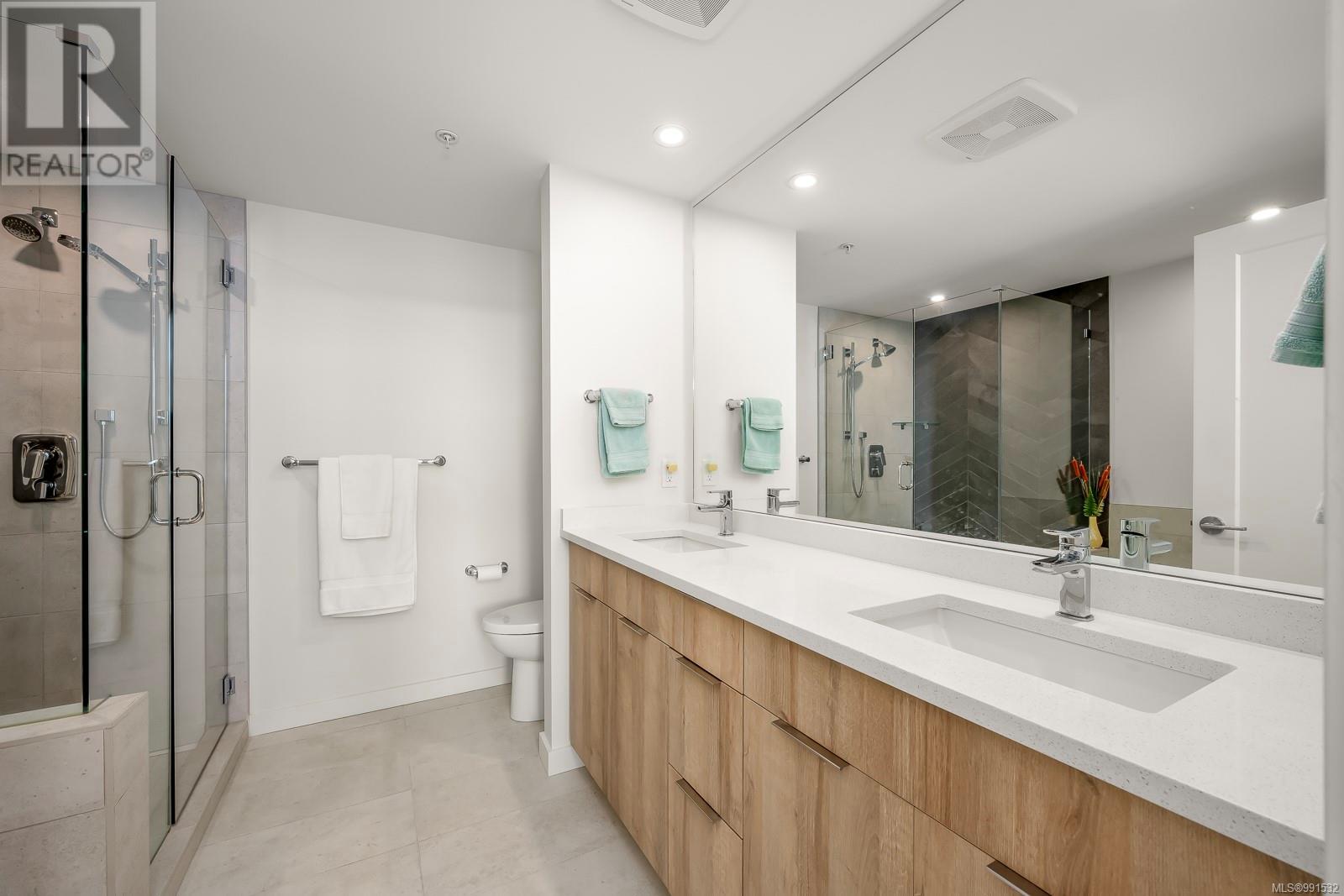 536 Island Highway #301 Property Photo 25