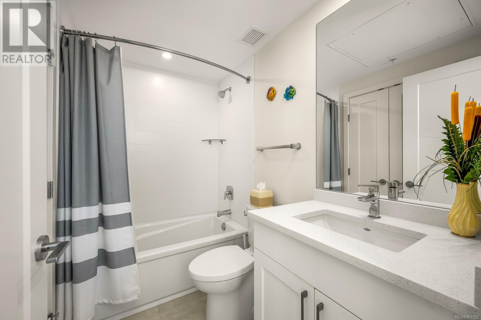 536 Island Highway #301 Property Photo 32