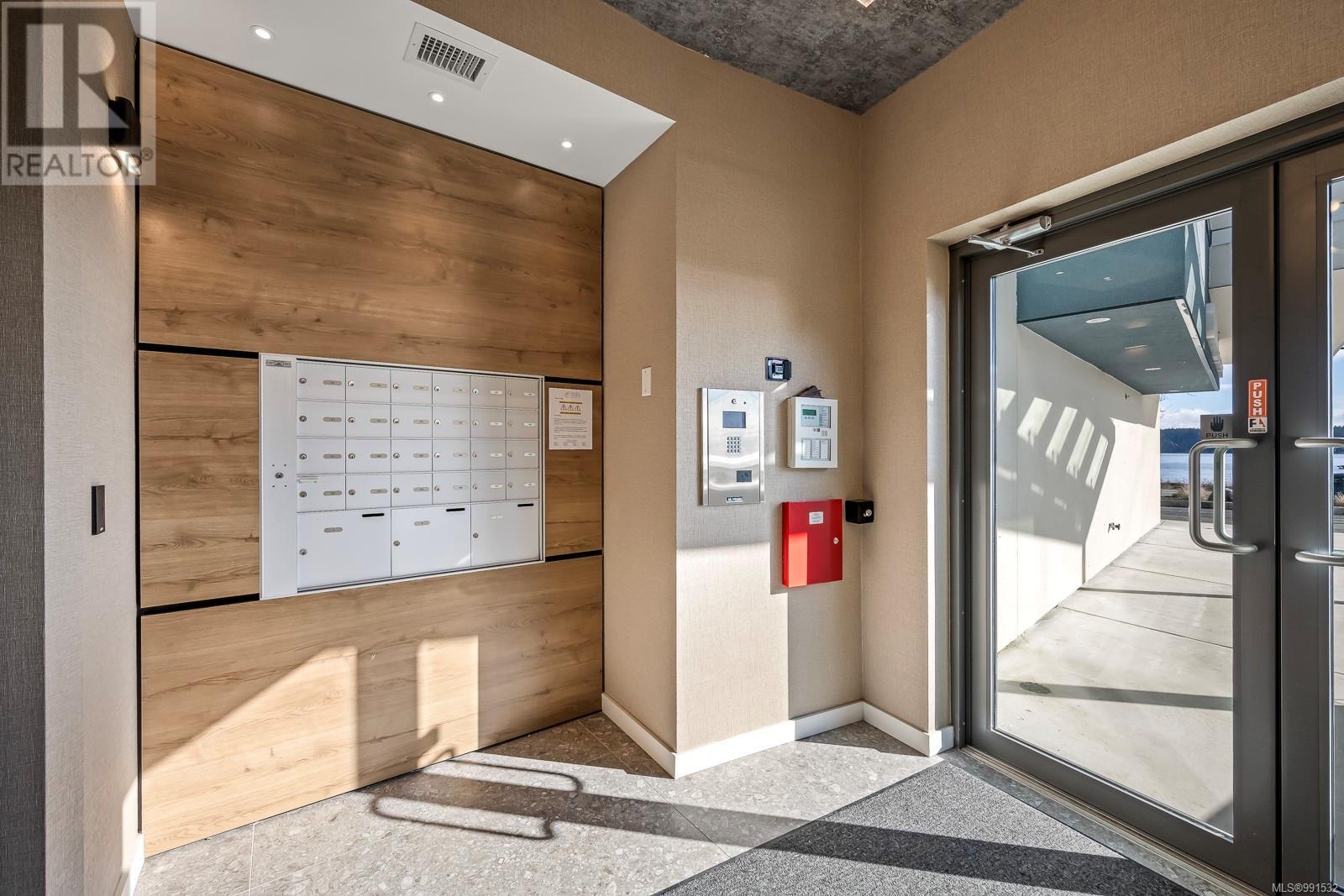 536 Island Highway #301 Property Photo 43