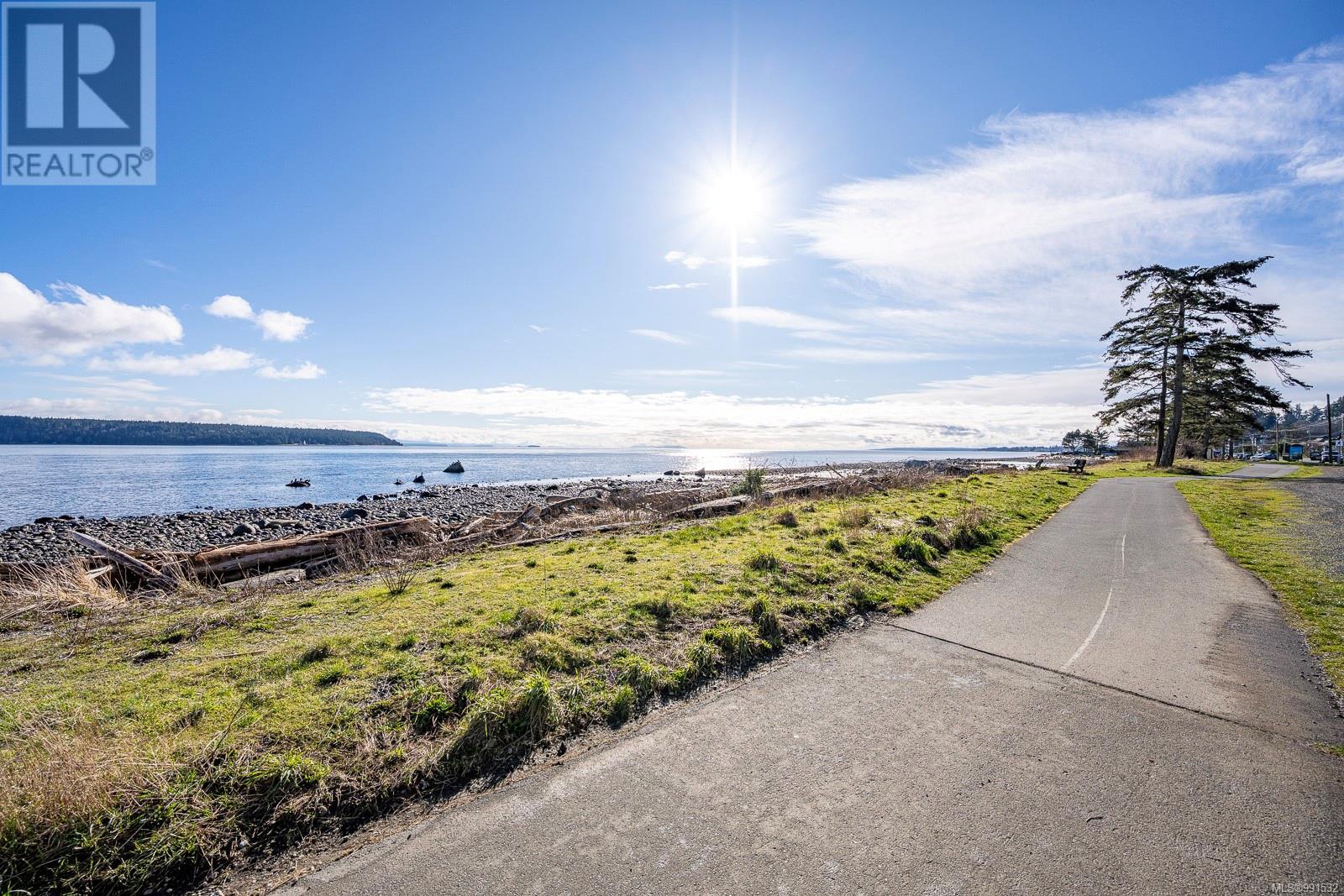 536 Island Highway #301 Property Photo 45