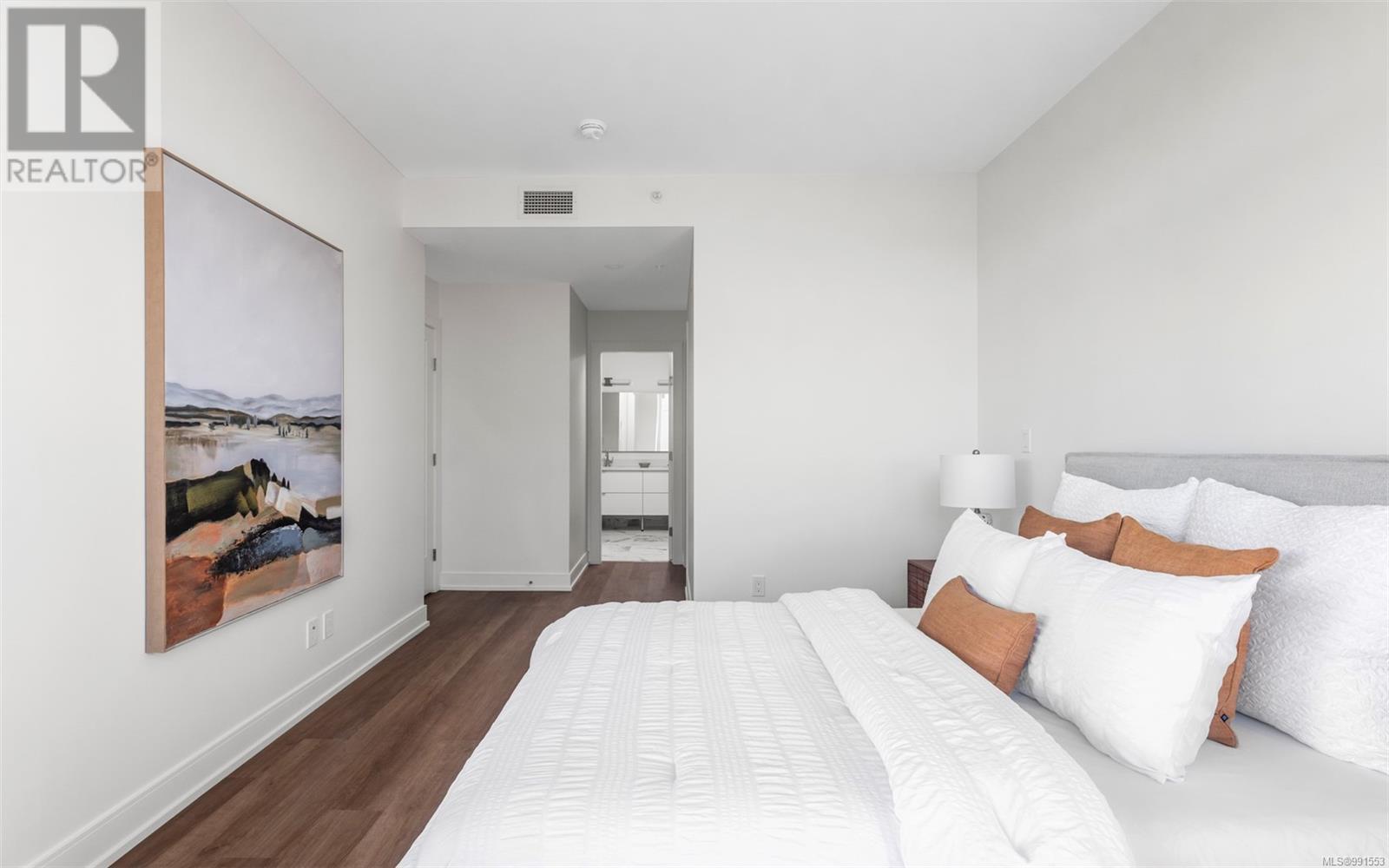 906 1628 Store St Property Photo 18