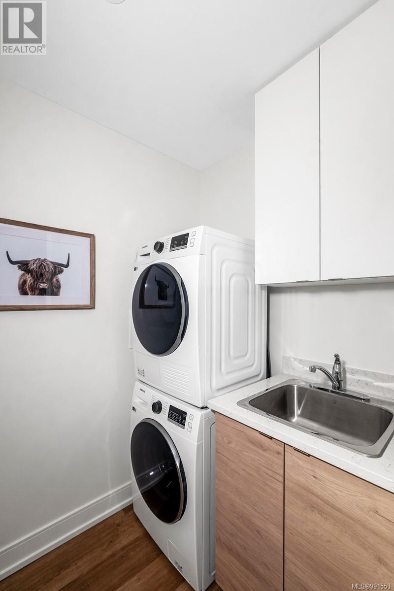 906 1628 Store St Property Photo 23