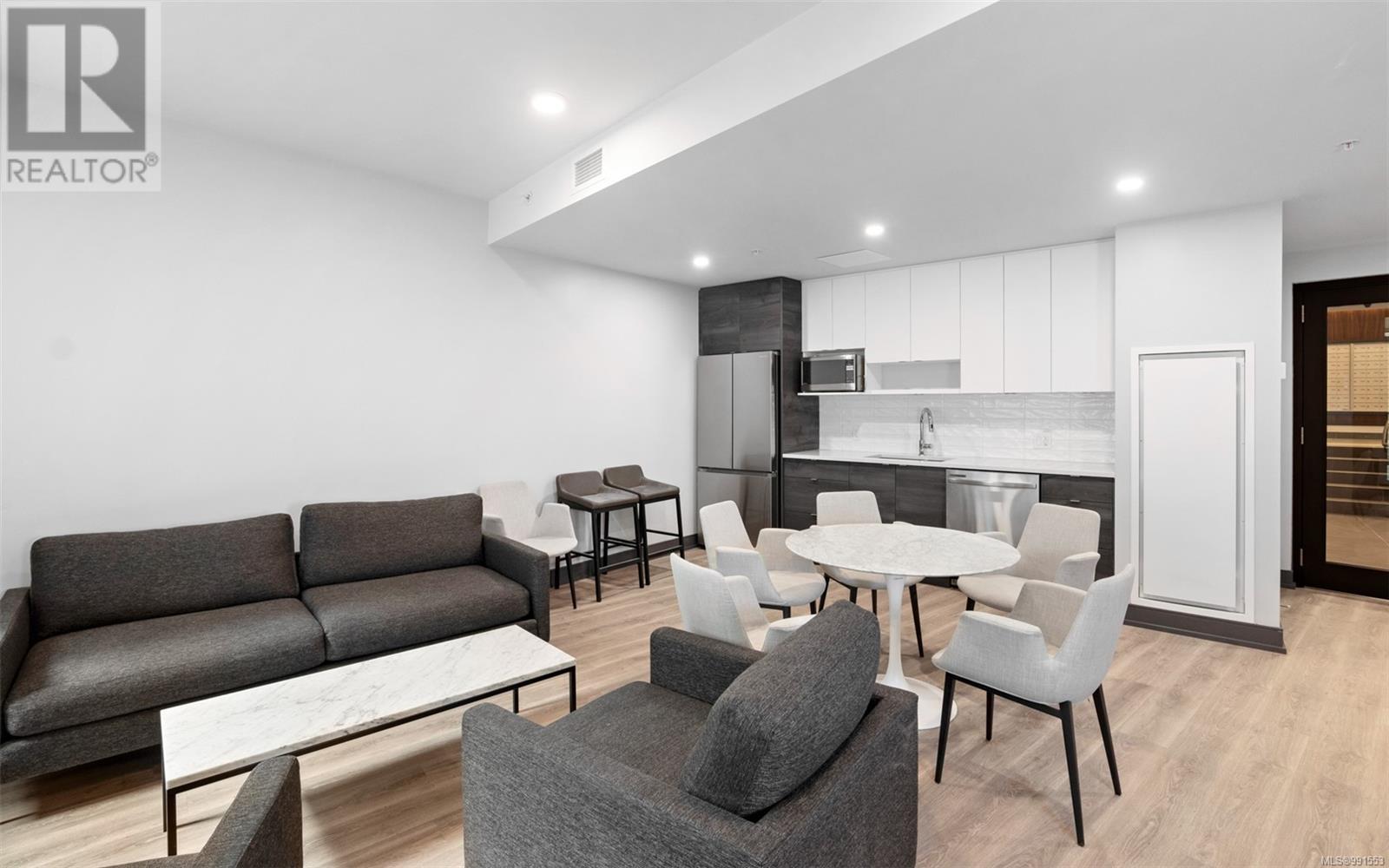 906 1628 Store St Property Photo 31