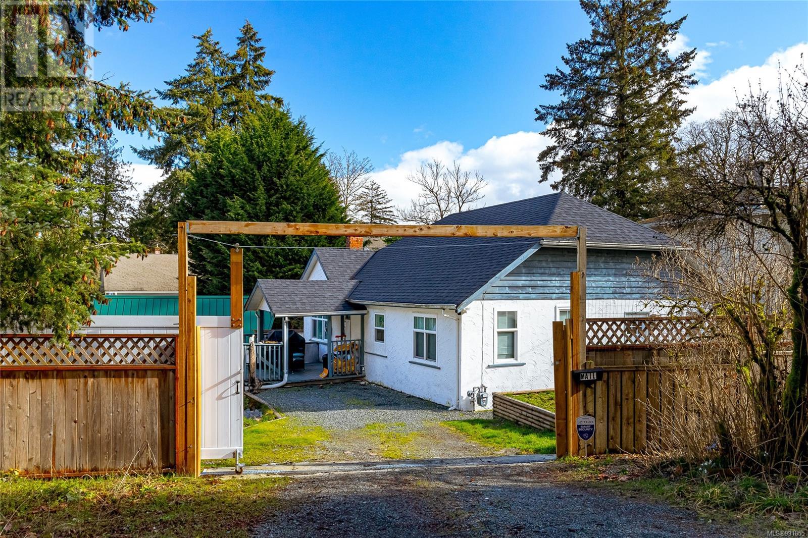 1094 Nagle St Property Photo
