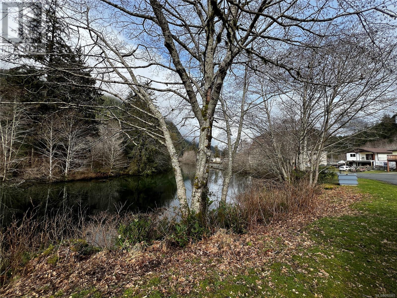 525 Maquinna Dr N Property Photo 1