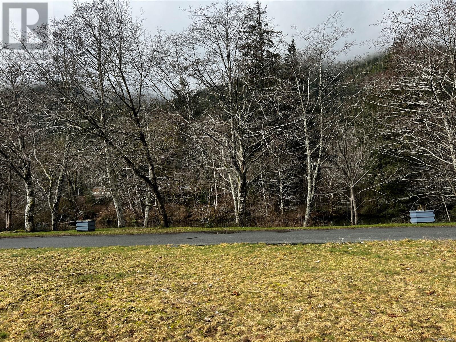 525 Maquinna Dr N Property Photo 8