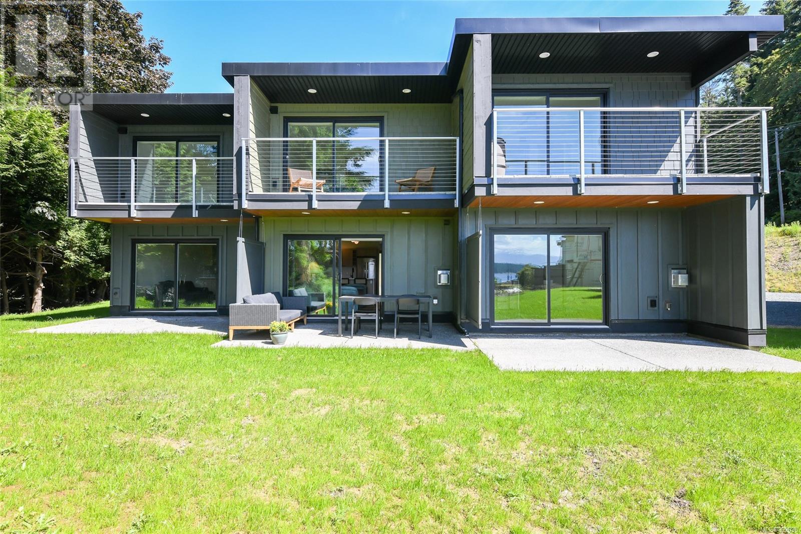 215 4305 Shingle Spit Rd Property Photo 1