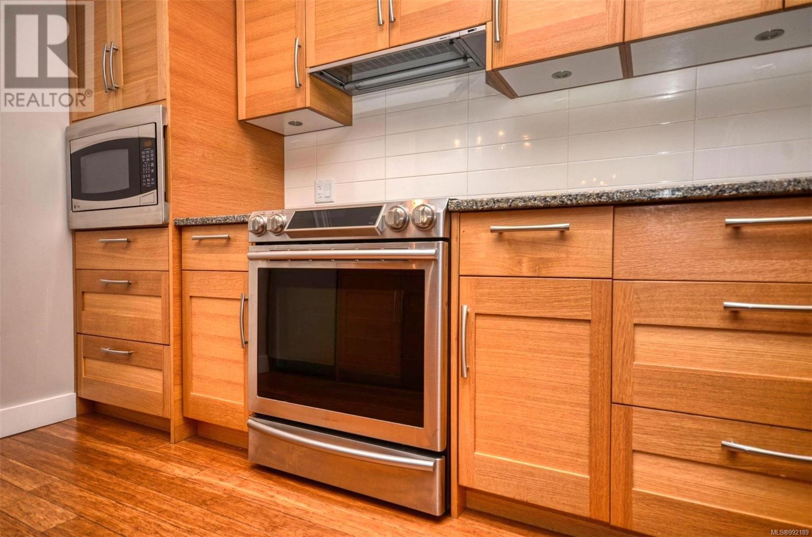 102 9820 Seaport Pl Property Photo 10