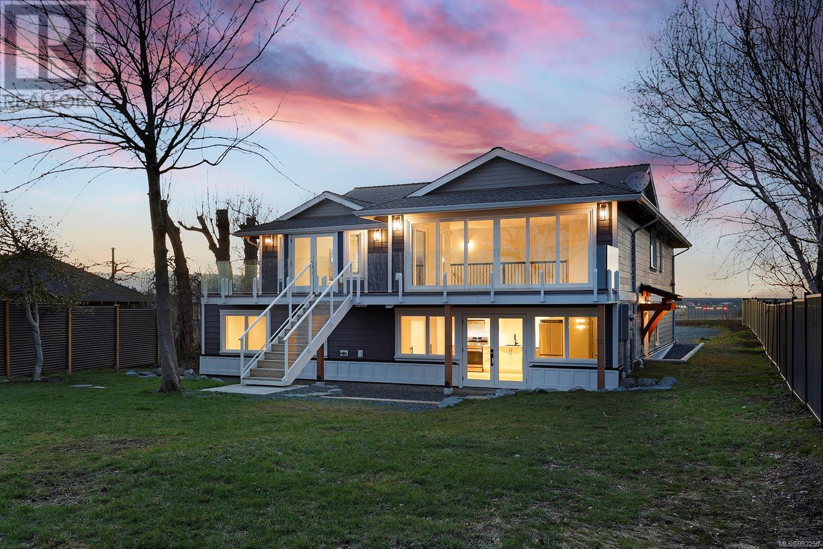 1027 Kye Bay Rd Property Photo