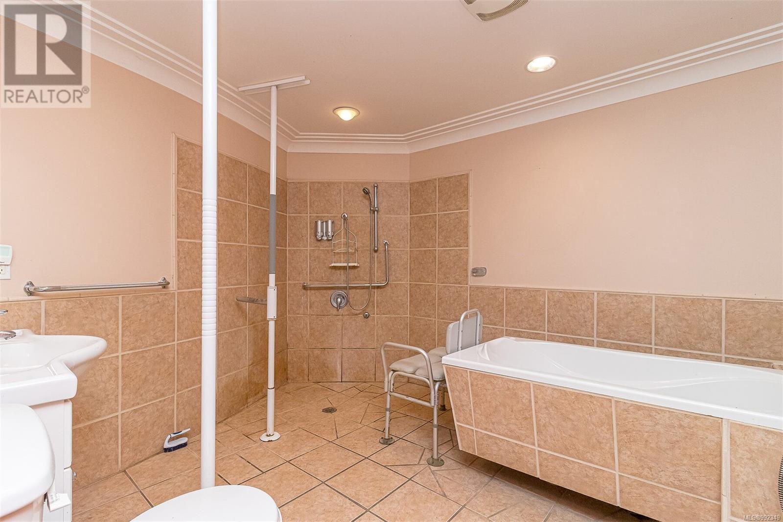 6687 Mclean Rd Property Photo 29
