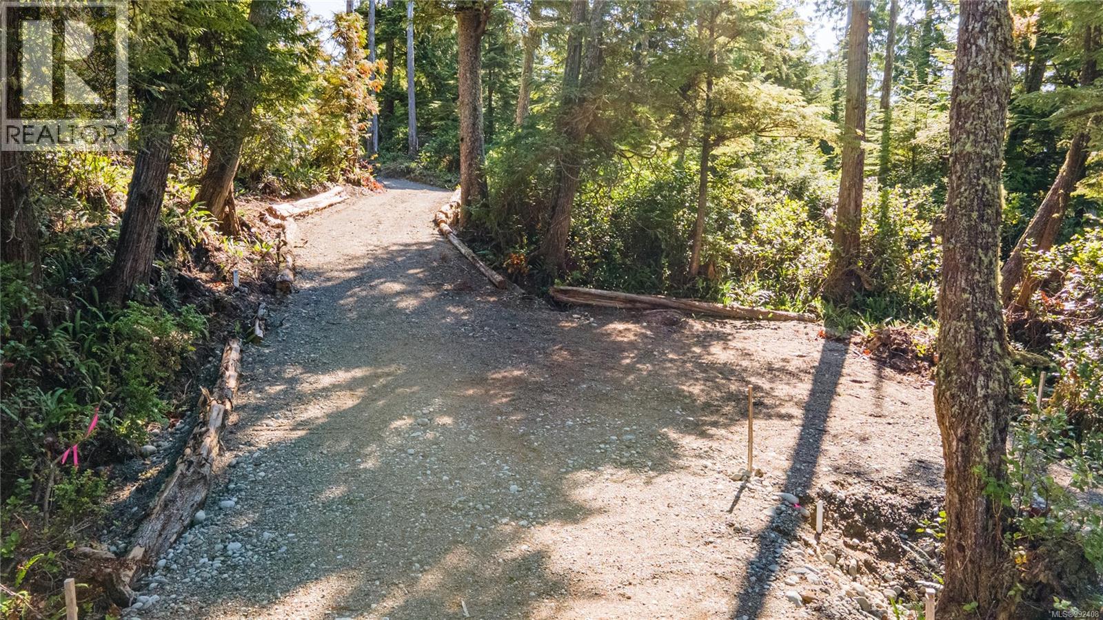 392 Reef Point Rd Property Photo 6