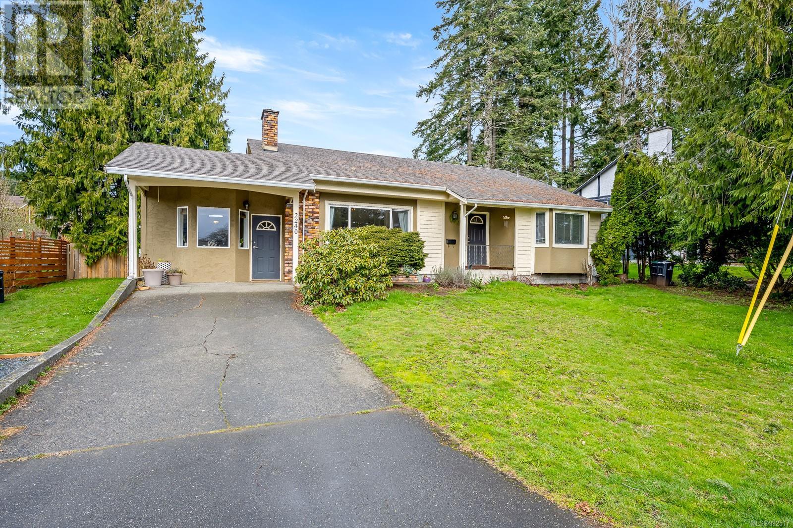 2240 Strathcona Cres Property Photo