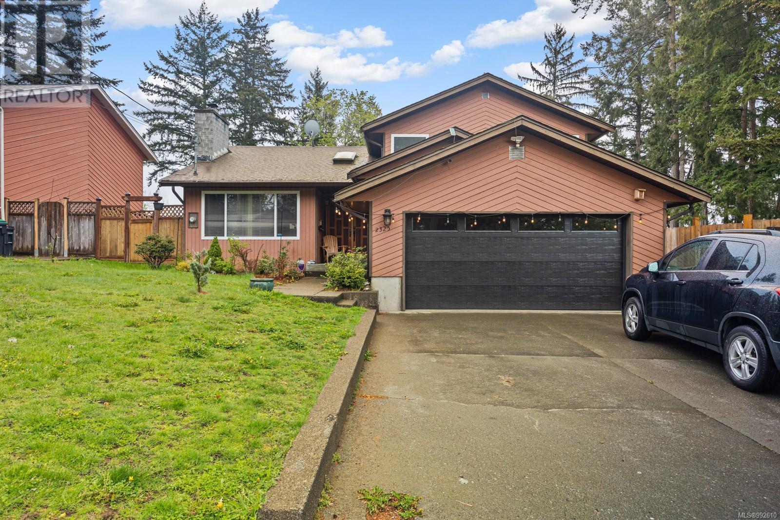 2325 Strathcona (off) Cres Property Photo