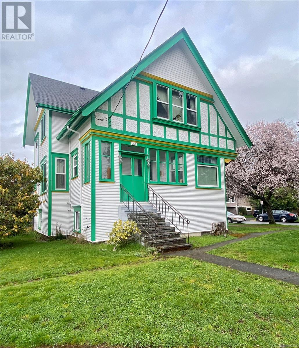 1250 Fairfield Rd W Property Photo 1