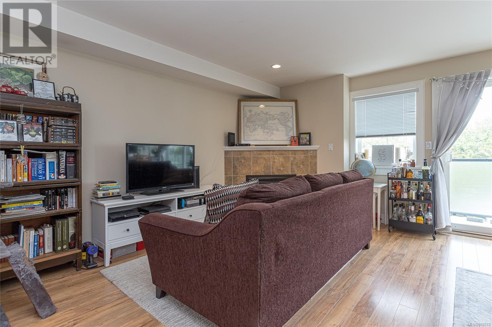 1044 Hillside Ave Property Photo 5