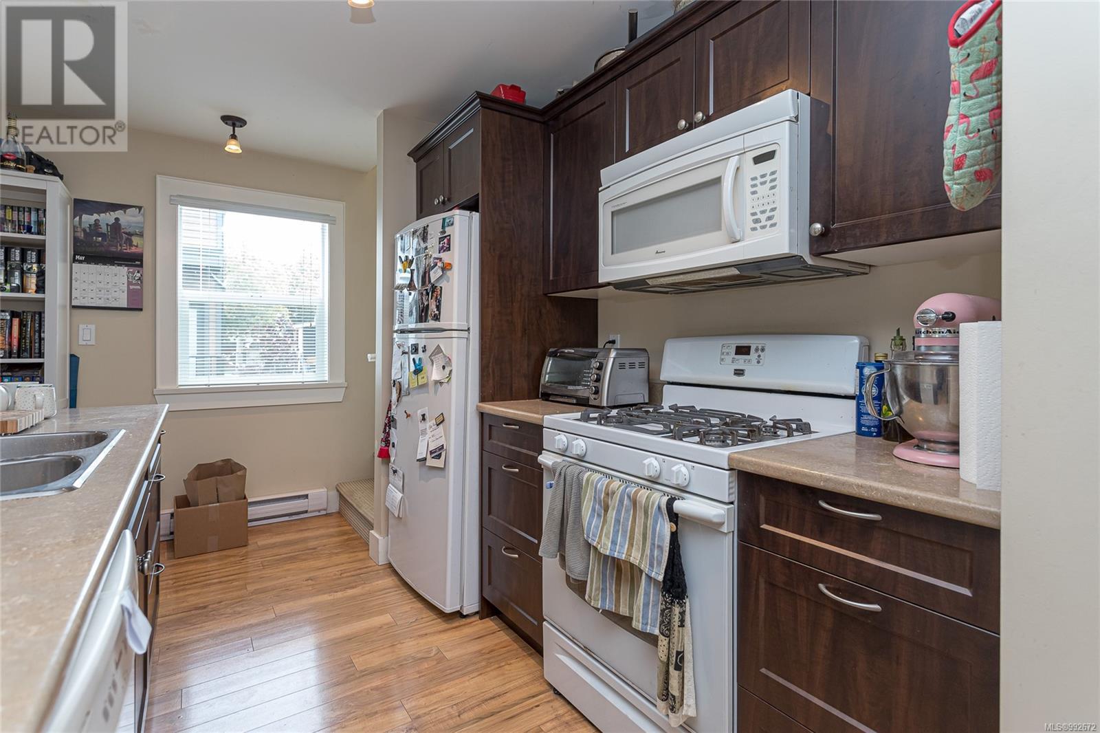 1044 Hillside Ave Property Photo 11