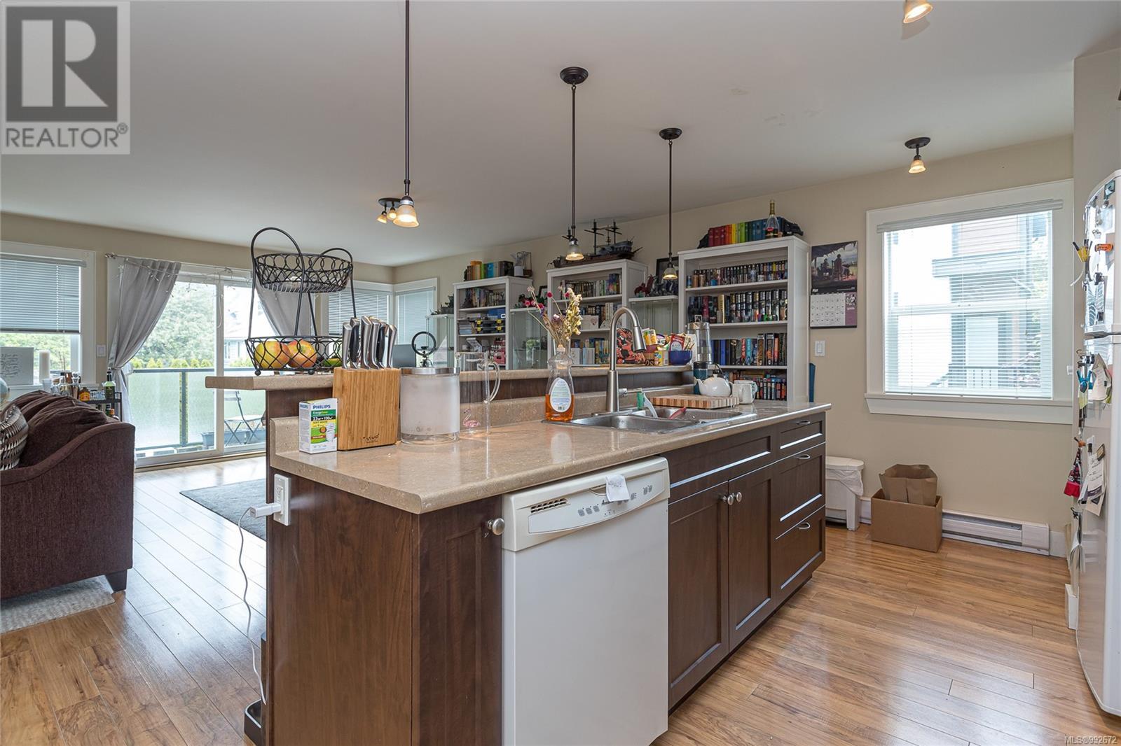 1044 Hillside Ave Property Photo 12