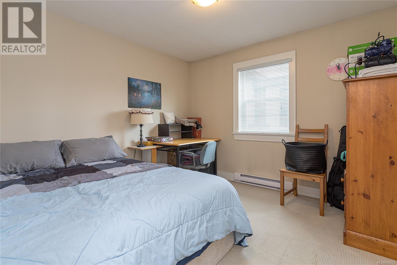 1044 Hillside Ave Property Photo 16