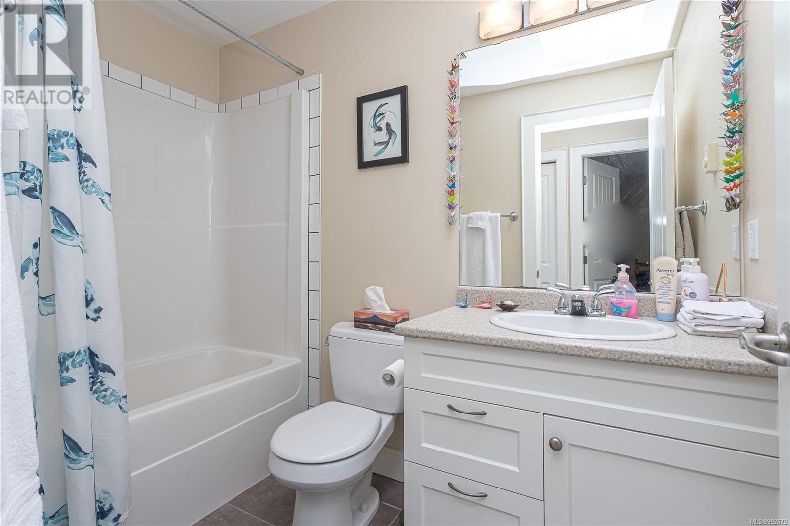 1044 Hillside Ave Property Photo 17
