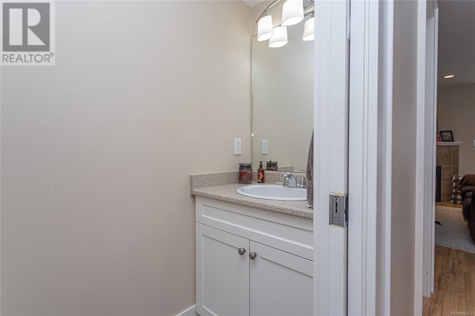 1044 Hillside Ave Property Photo 18