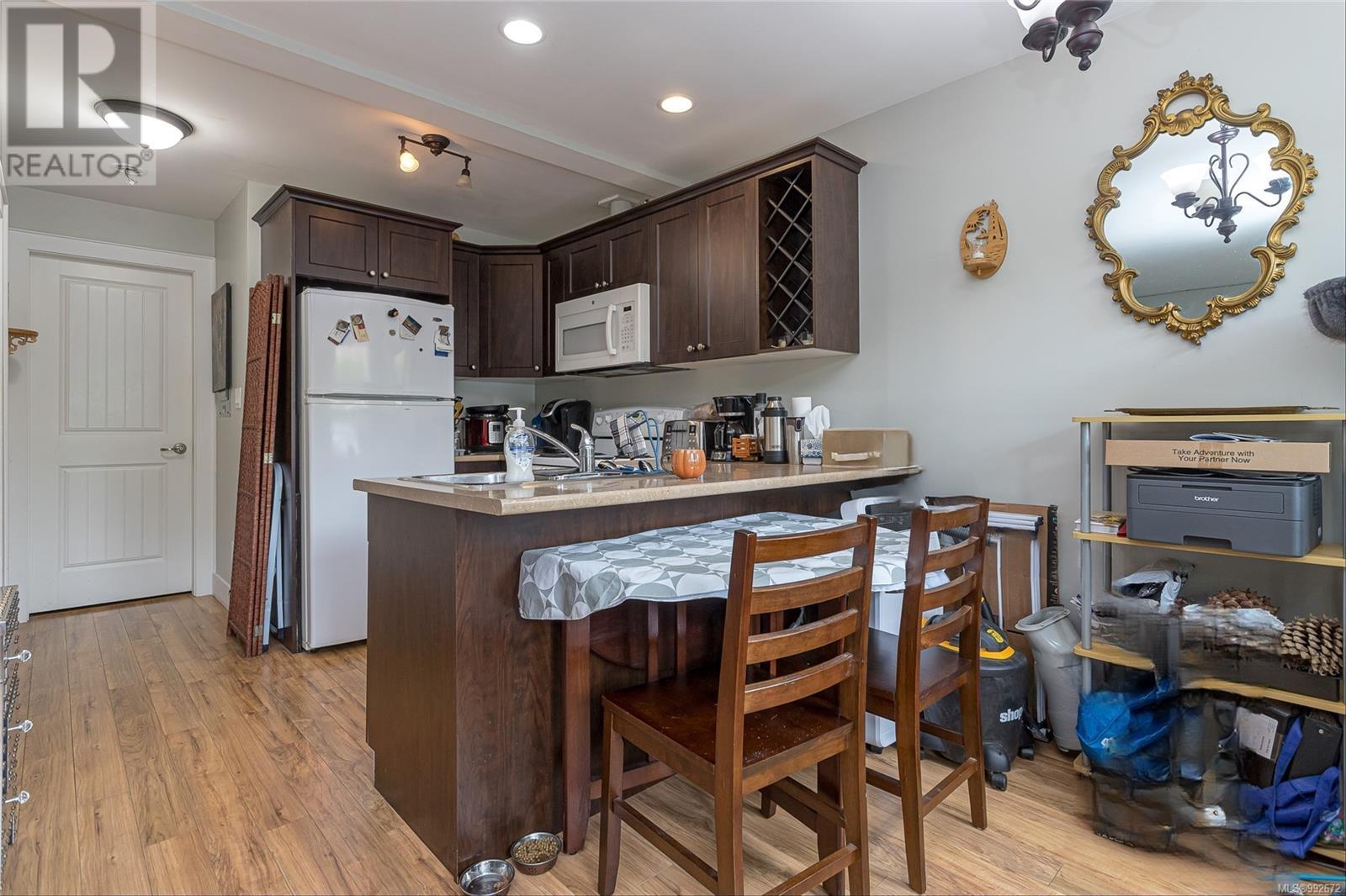 1044 Hillside Ave Property Photo 22