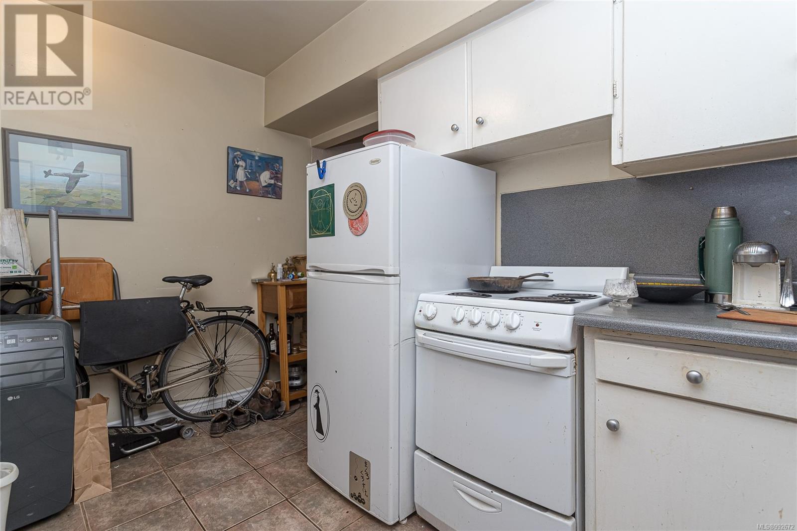 1044 Hillside Ave Property Photo 29