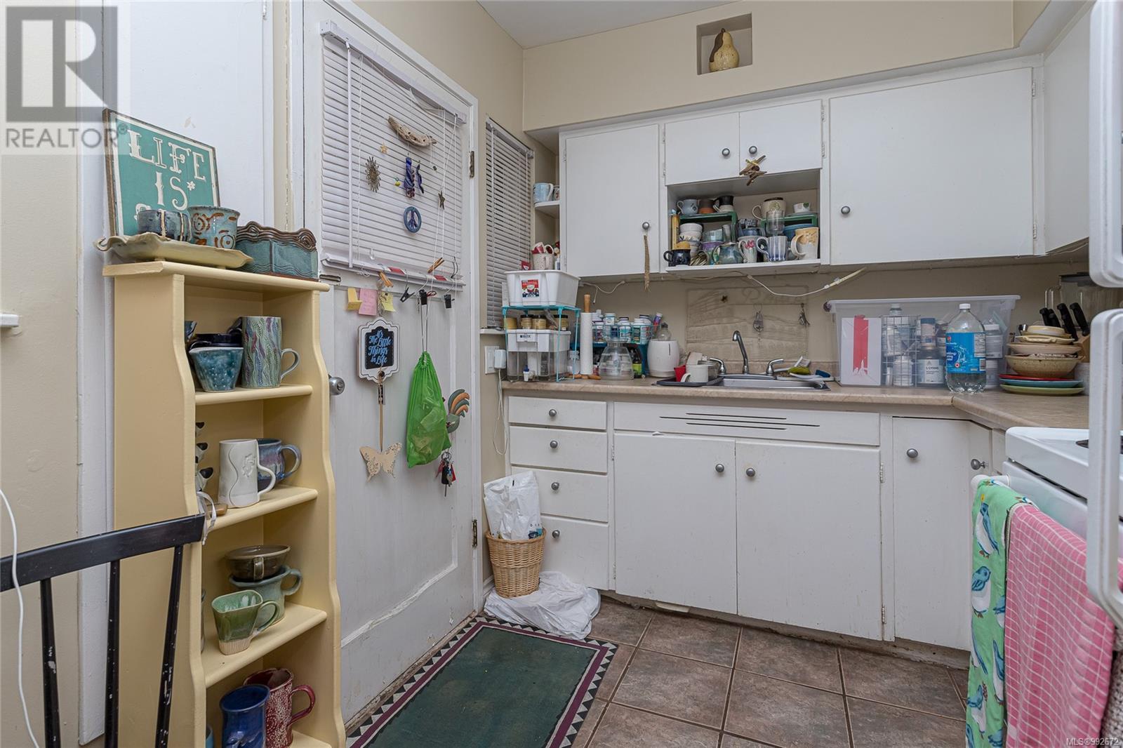 1044 Hillside Ave Property Photo 35