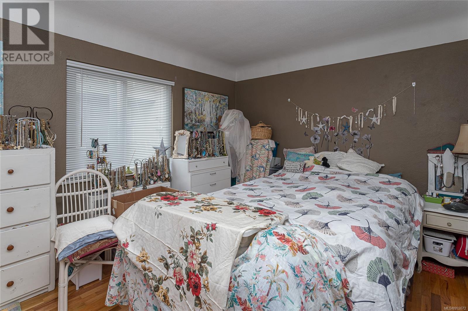 1044 Hillside Ave Property Photo 37